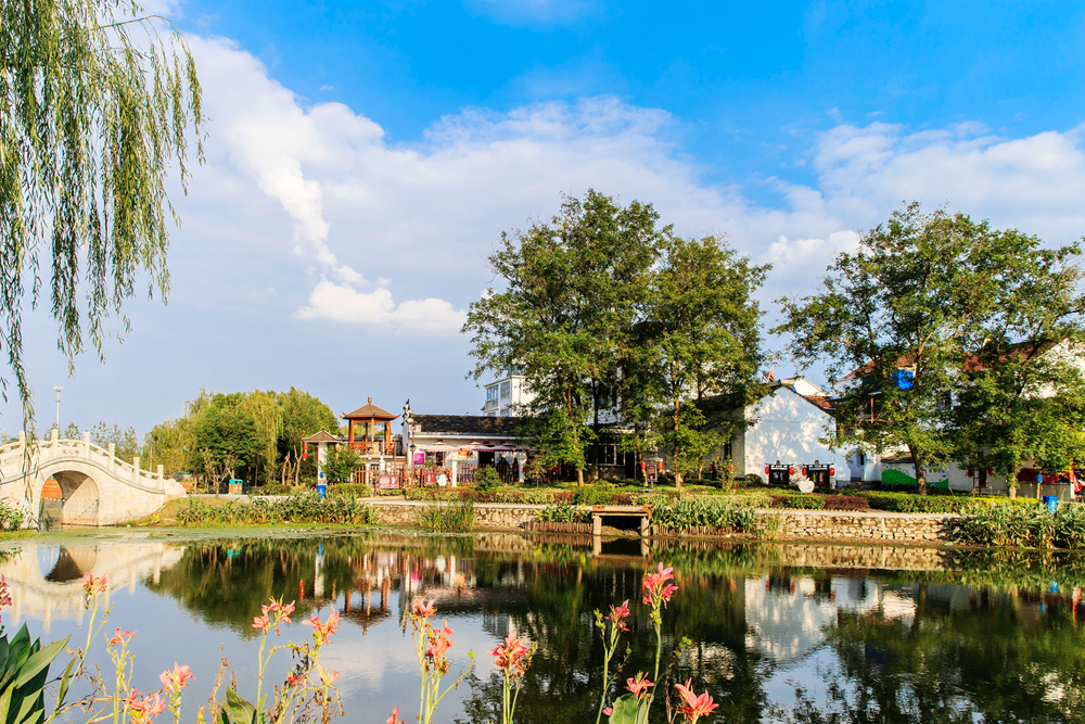 “莲心桥”，喻意为官者要时刻将心与百姓相连